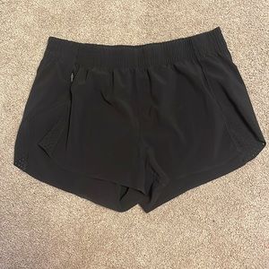 Athleta hustle 3’ short in black